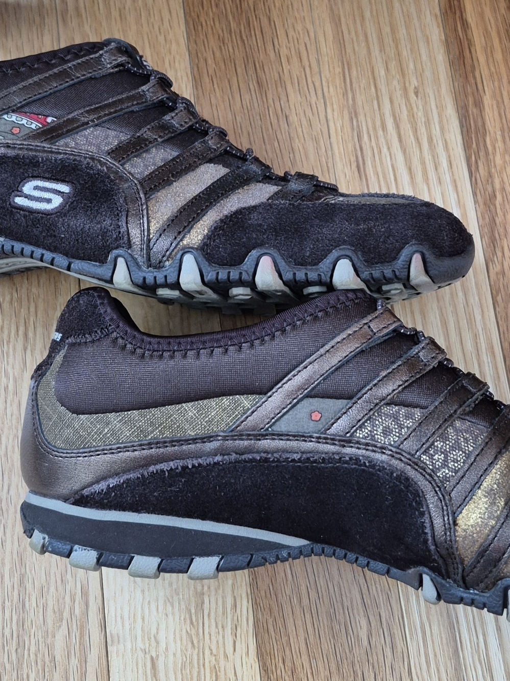 Skechers Women's Brown and Metallic Bronze Runners